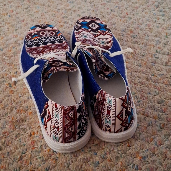 Shoes - Picture 2 of 4